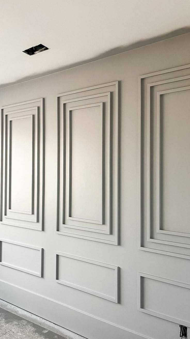 White wainscoting wall panel decoration